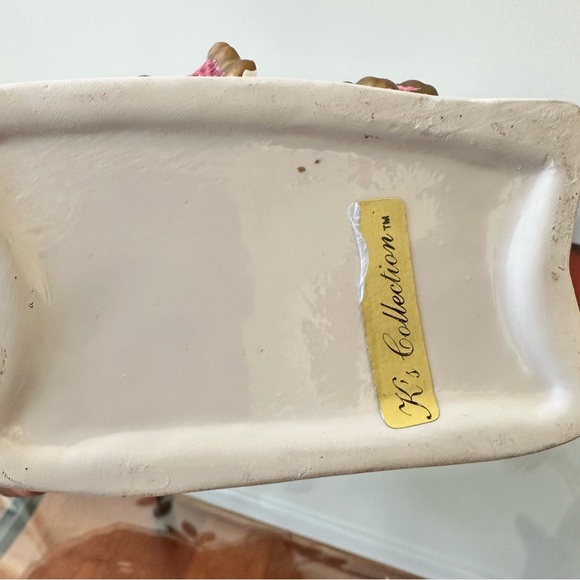 K’s Collection Ceramic Gift Bag Wrapped W/ Red & Gold Trim Ribbon & Gold Ribbon - Picture 5 of 9